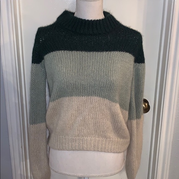 Color block green‎ and beige fuzzy sweater - Picture 1 of 7